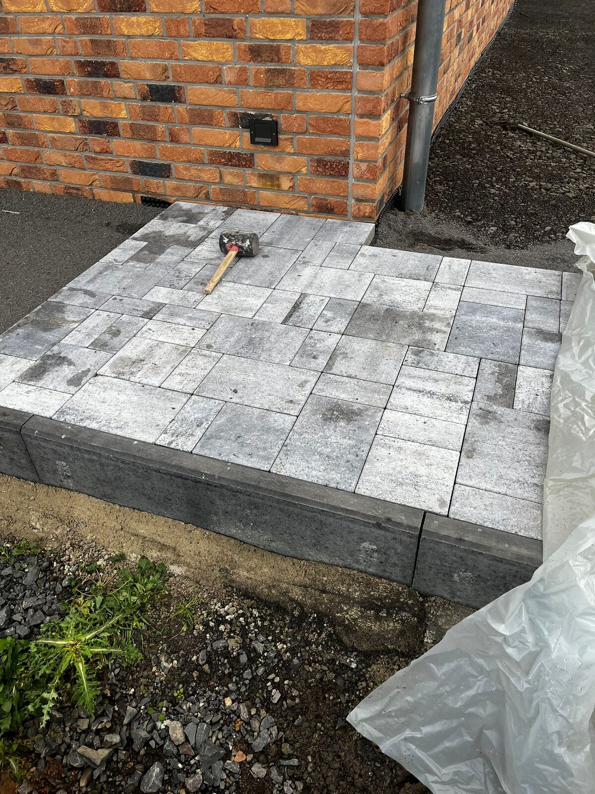 Gepflasterter Gartenweg — Projekt 5 von Pflasterdonner